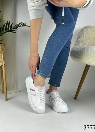 Бело-розовые кроссовки1 фото