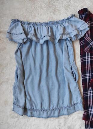 Джинсовое голубое короткое платье с голыми плечами рюшами на плечах батал большого размера3 фото