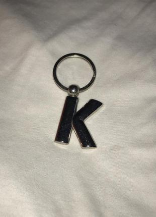 Брелок буква к, брелок для ключей