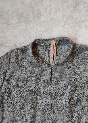 Серая с принтом шелковая рубашка длинная блуза шелк натуральная натуральный шелк с рисунком marc cai9 фото