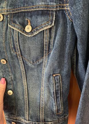 Очень классная джинсовая куртка бренда mango.7 фото