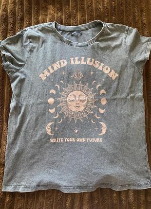 Две футболки