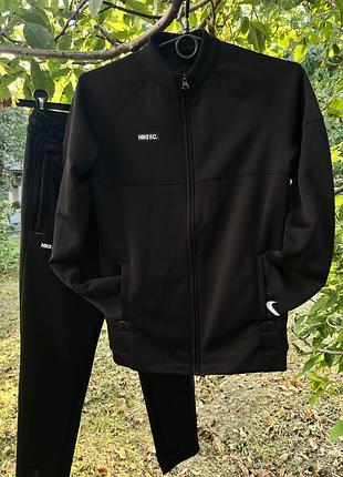 Костюм для тренування nike