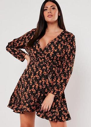 Симпатичное платье с цветочным принтом