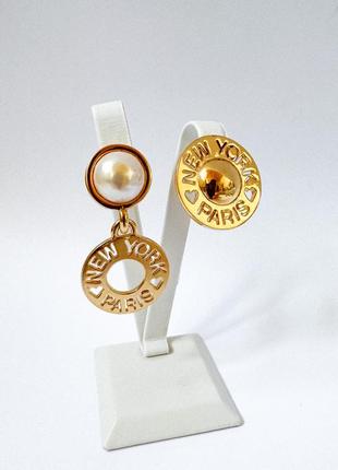 Асиметричні сережки від carolee