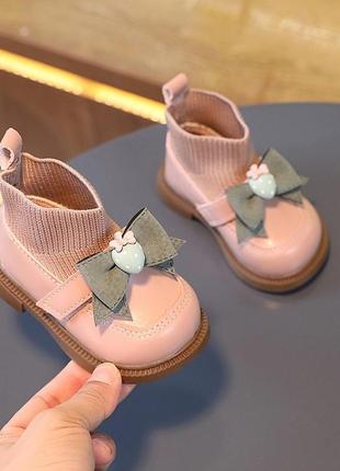 Стильні черевички для маленьких принцес