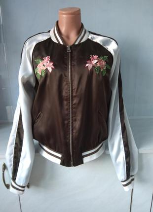 Шикарна атласна куртка кольору хакі бомпер stradivarius розмір s