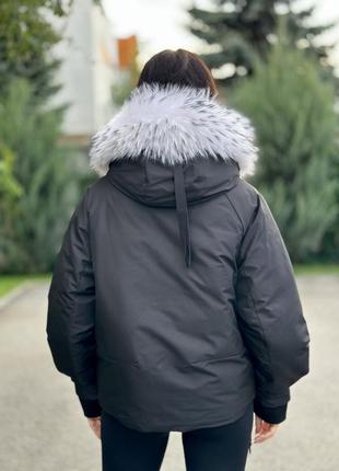 Зимняя куртка оверсайз черная с натуральным енотом7 фото