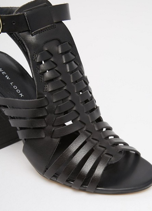 Модные черные плетеные сандалии на блочном каблуке new look uk8 41-42 рр.4 фото