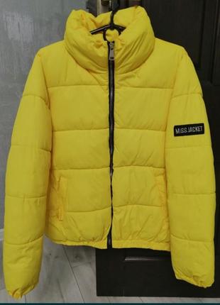 Желтая  куртка   деми для девочки 11-15лет 44р  (размер м )