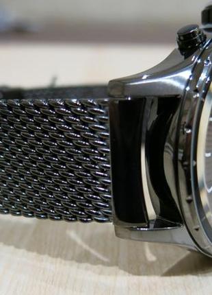 Стильные мужские часы известного бренда.4 фото