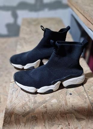 Високі трикотажні кросівки zara