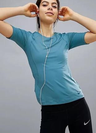 Жіноча футболка nike pro training hypercool
