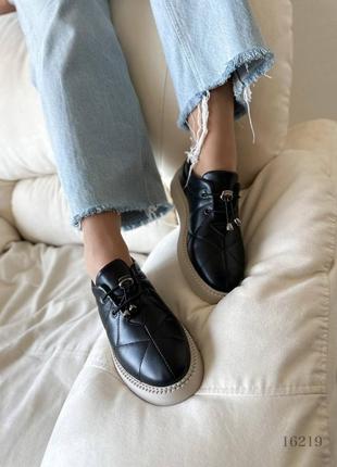 Черные кожаные стеганые туфли оксфорды на шнурках шнуровке толстой бежевой подошве