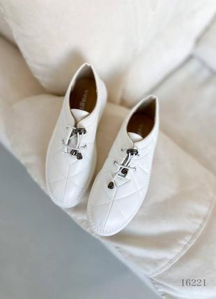 Белые кожаные стеганые туфли оксфорды на шнурках шнуровке толстой подошве10 фото