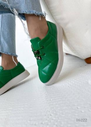 Зеленые кожаные стеганые туфли оксфорды на шнурках шнуровке толстой бежевой подошве