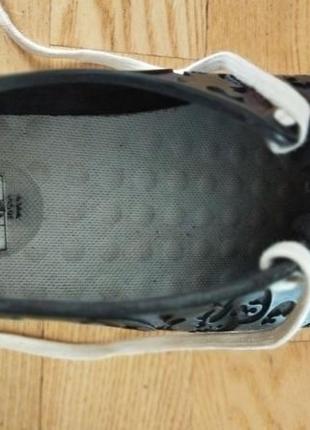 Кроссовки ccilucell резиновые.