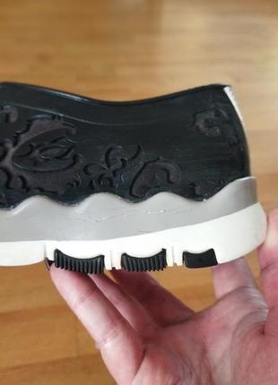 Кроссовки ccilucell резиновые.