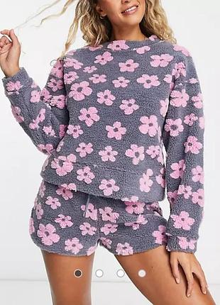 Бесподобная фирменная меховая пушистая домашняя кофта в цветочный принт asos design