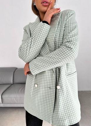 Трендовый пиджак удлиненный свободного прямого кроя кашемировый на подкладке с карманами с принтом гусиная лапка9 фото