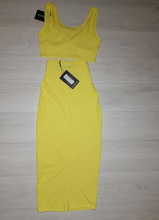 Яскравий літній костюм в рубчик