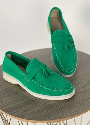 Лоферы женские замшевые зеленого цвета на низком ходу