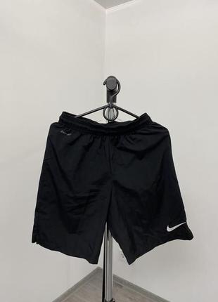 Спортивные шорты nike dri-fit s