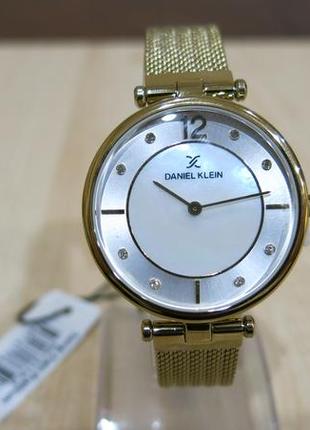 Стильні жіночі годинники відомого бренду.1 фото