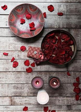 Парфюмированное саше для гардероба и вещей с ароматом индийской розы rituals ayurveda...