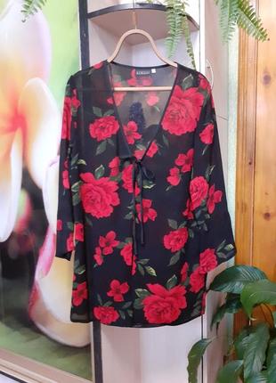Блуза накидка на завязках в яркий цветочный принт1 фото