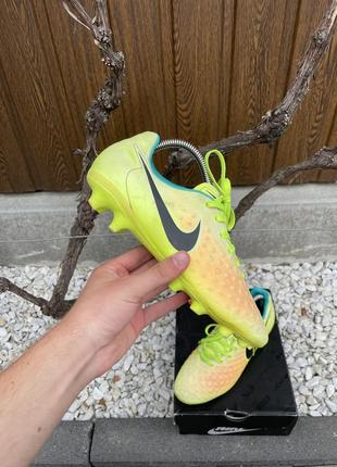 Футбольные бутсы nike magista