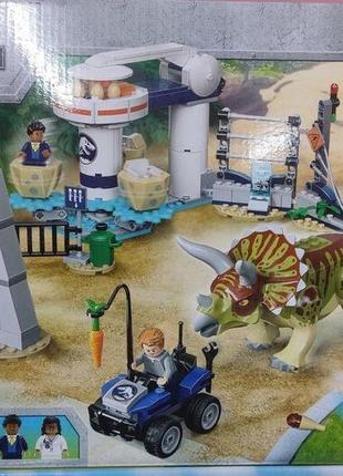 Конструктор lari jurassic world нападання трицератопсу — світ юрського періоду, 11336