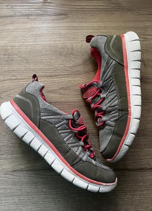 Легкі текстильні кросівки з нюансом