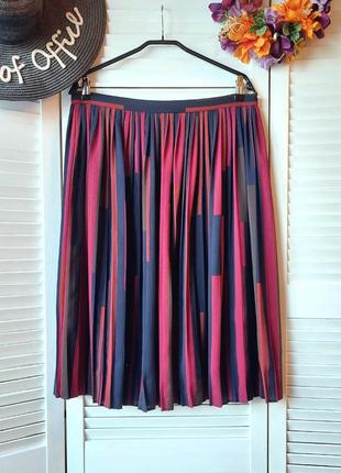 Трендовая юбка плиссе миди в полоску с  геометрическим принтом principles7 фото