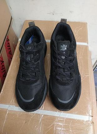 Кожаные кроссовки