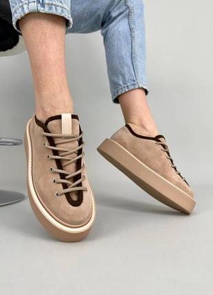 Замшевые кроссовки