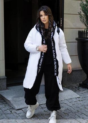 Стильная удлиненная куртка из оверсайз кроя