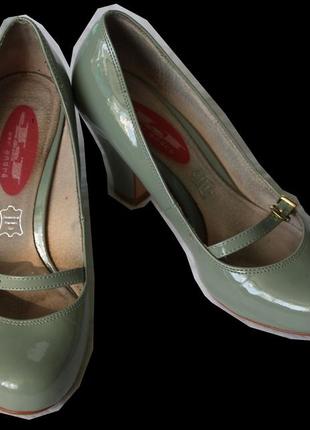 Віниажні лакові туфлі з ремінцем перемичкою в стилі 50 х , лоліта lolita вінтаж
