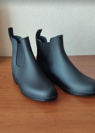 Новые стильные резиновые полусапожки 38 размер.