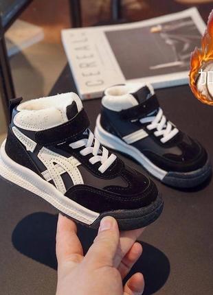 Утеплённые кроссовки