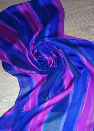 Симпатичный яркий шелковый шарф