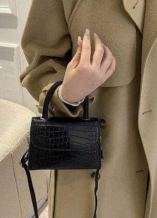 Женская сумочка на ремешке кросс-боди черная3 фото