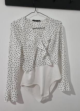 Блуза в гарному стані, дуже пасує під офіційний стиль