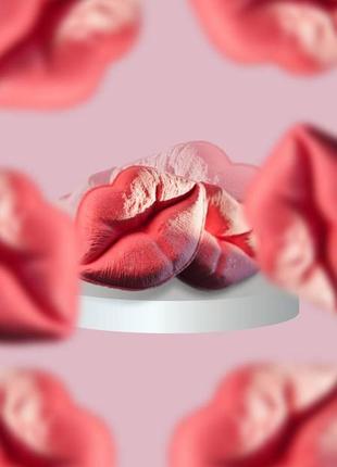 Бомбочка-гейзер для ванной губы с ароматом клубники top beauty2 фото