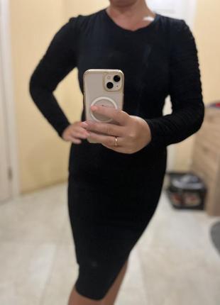 Чорна базова сукня