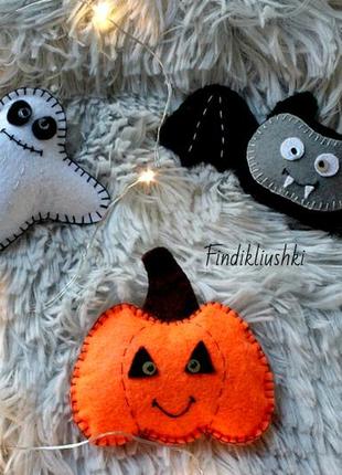 Фетрова іграшка кажан ручної роботи. декор на хеллоуїн, halloween, іграшка з фетру3 фото