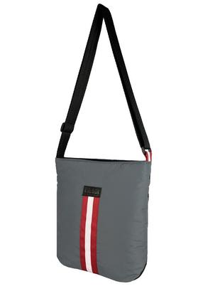 Модна жіноча сумка через плече. сумка кросбоді в спортивному стилі. сіра сумка з плащівки