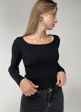 Жіноча кофточка джемпер облягаючого крою з якісного трикотажу в рубчику чорного кольору.4 фото