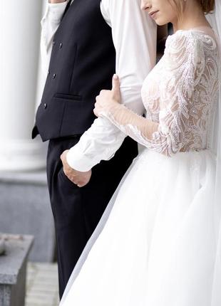 Свадебное платье на длинный рукав со шлейфом