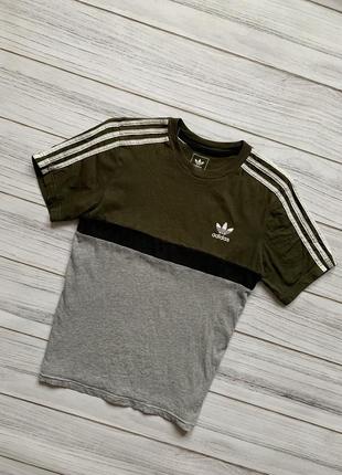 Футболка adidas с лампасами3 фото